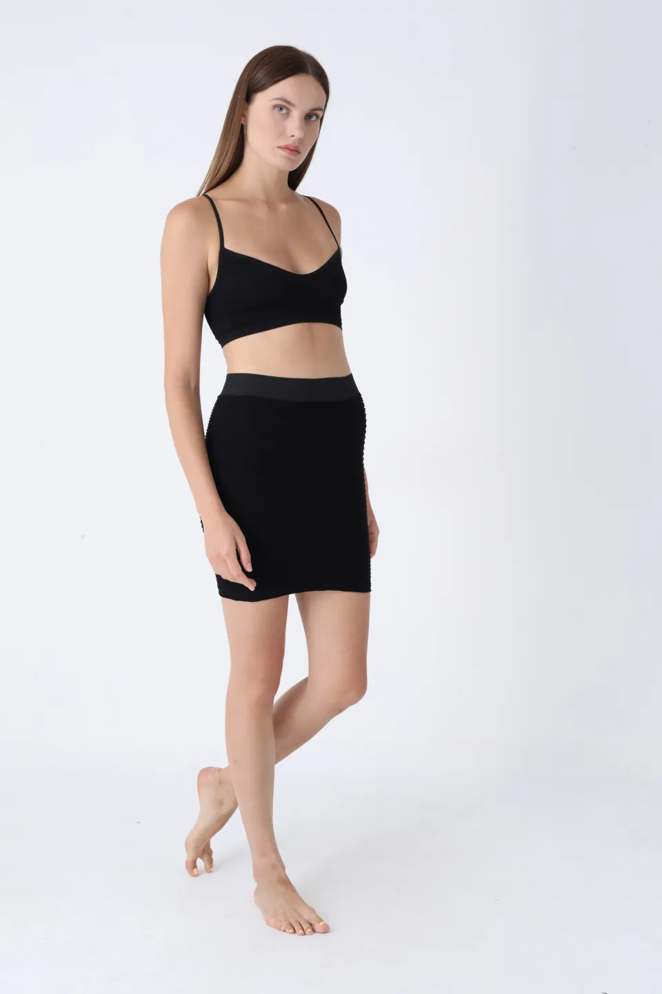 Fustă scurtă neagră cu dungi, fără cusături