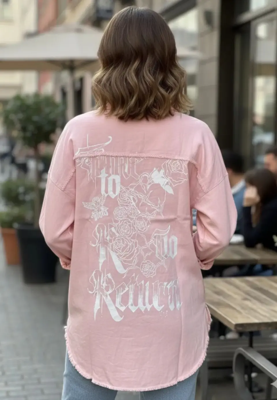 Cămașă denim damă roz cu capse și imprimeu „It’s Only an Ilusion”