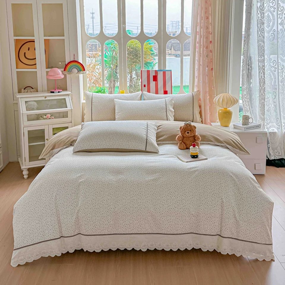 Lenjerie de pat  cu elastic si broderie, bumbac 100%. CREM, ALB CA-20