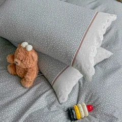 Lenjerie de pat  cu elastic si broderie, bumbac 100%. GRI cu flori mici GF-27