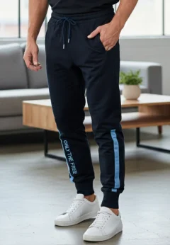 Pantaloni de trening bărbați bleumarin cu imprimeu „ONLY THE FREE”