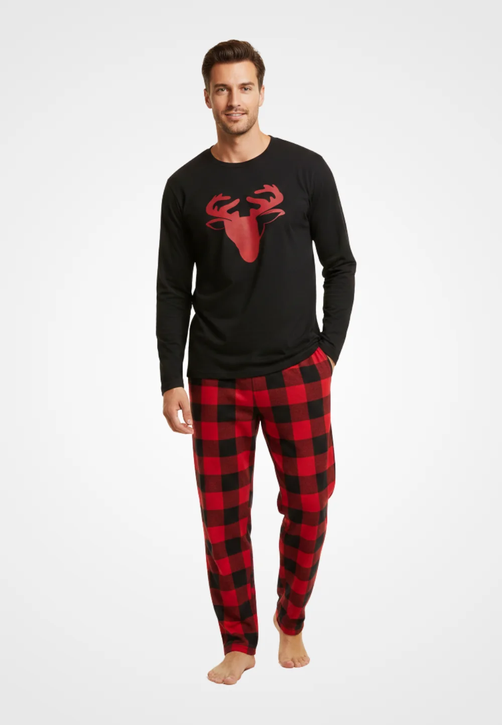 Pijama Bărbați din Polar – Bluză Neagră cu Ren Cusut & Pantaloni Roșii cu Carouri