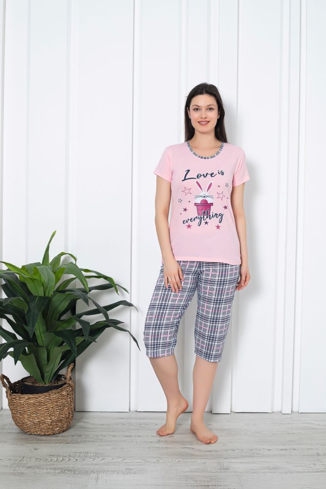 Pijama dama din bumbac, imprimeu ,,Love Is Everything'', maneca scurta si pantaloni 3/4, roz deschis
