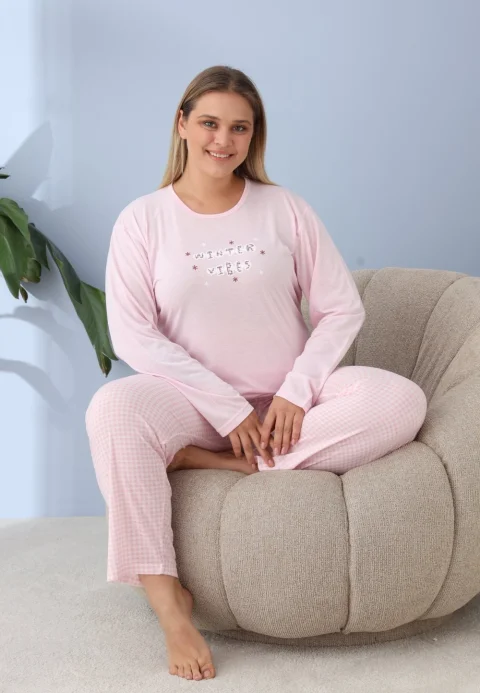 Pijama damă big size roz deschis, imprimeu Winter Vibes, 100% bumbac