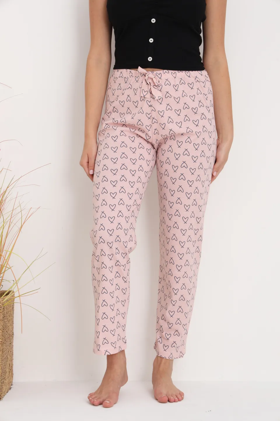 Pantaloni de pijama damă roz piersică cu inimioare, croială lejeră