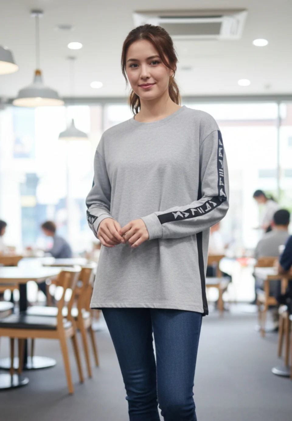 Bluză damă Vienetta gri deschis cu mânecă lungă și imprimeu „Be Relax”