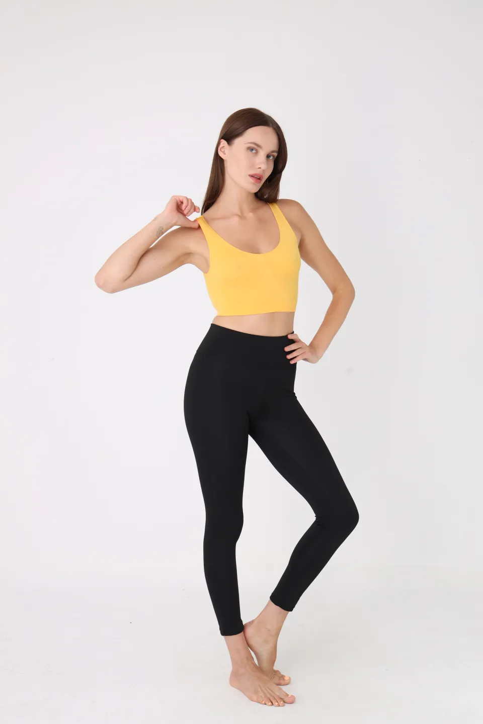 Bustieră lejeră galben cu bretele late – fără push-up