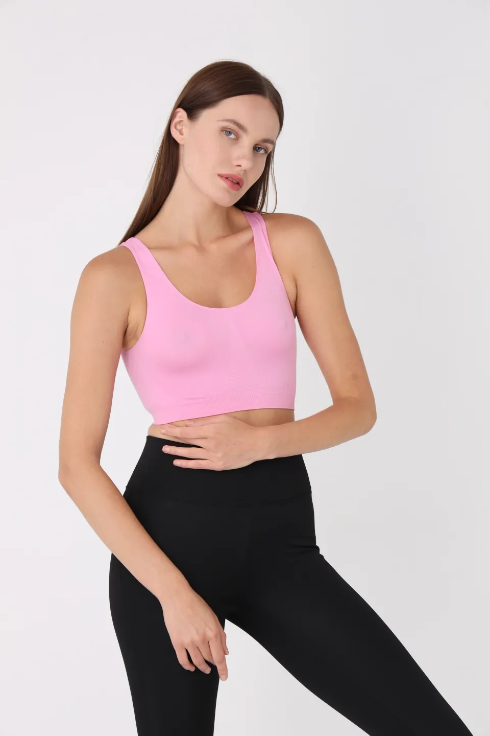 Bustieră lejeră roz cu bretele late – fără push-up