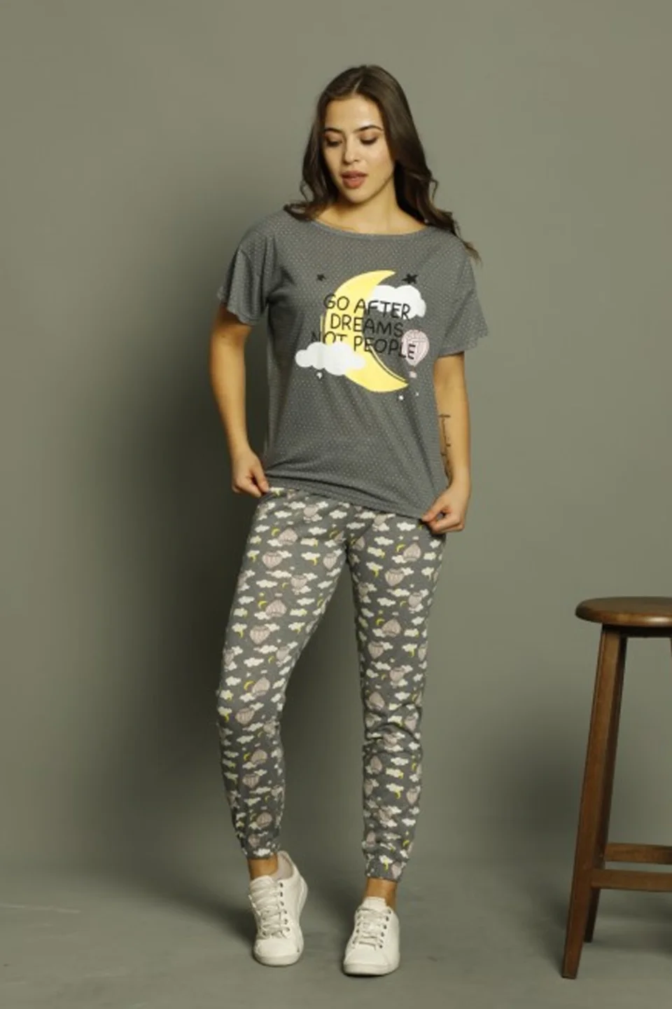 Pijamale dama, culoare gri închis, imprimeu "Go After Dreams Not People"