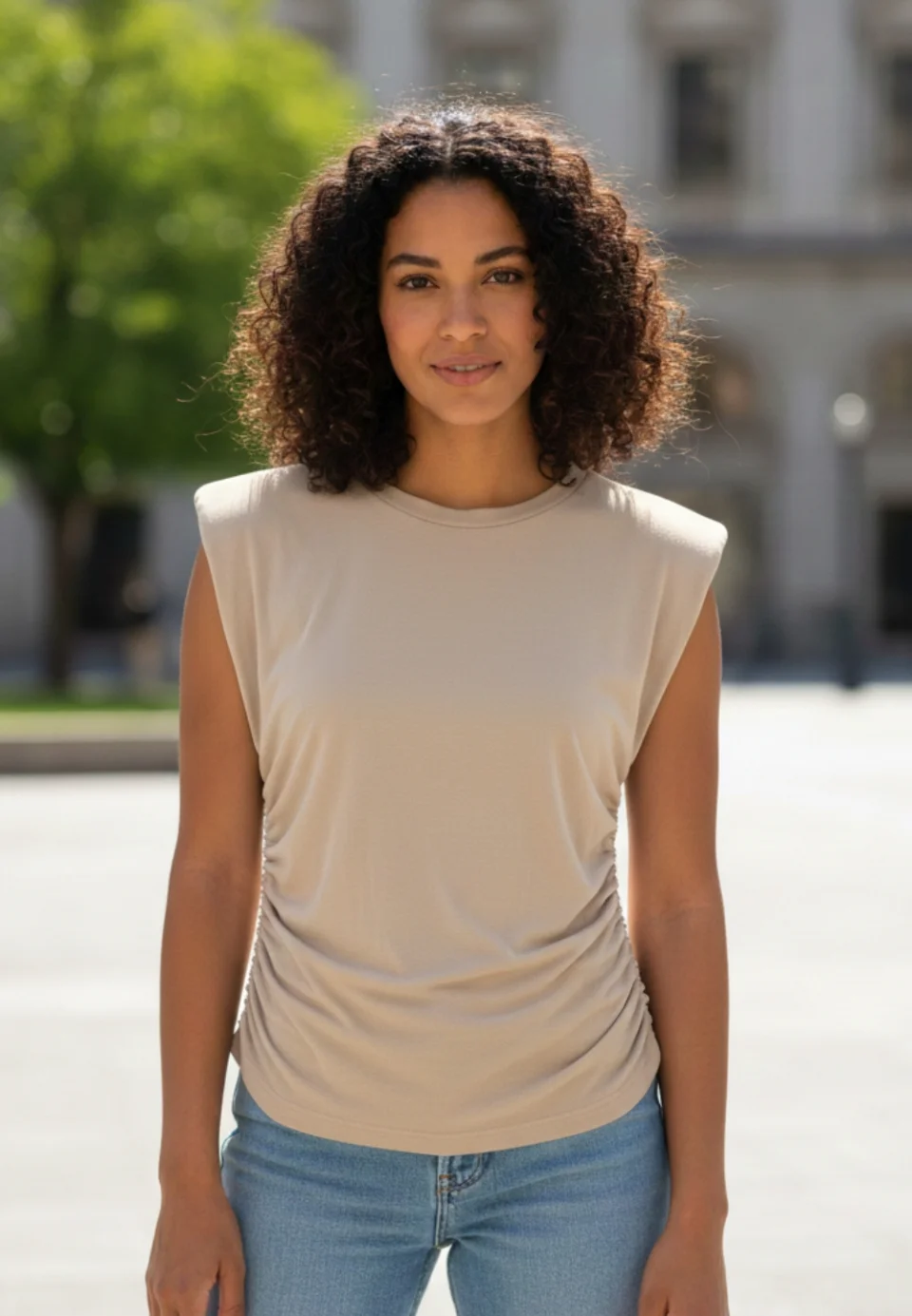Tricou damă fără mâneci crem cu pense elastice laterale