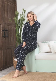 Pijama damă neagră cu mânecă lungă și pantaloni lungi, imprimeu cu steluțe albe