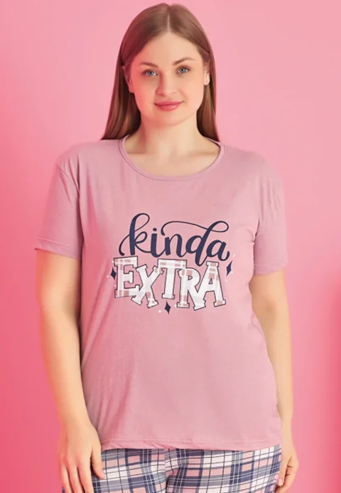Pijama damă bumbac mărime mare – Set 2 piese: tricou + pantaloni 3/4 imprimeu kinda extra — imagine 2
