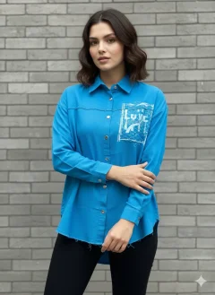 Cămașă denim damă albastră cu capse și imprimeu „Love Insensitize”