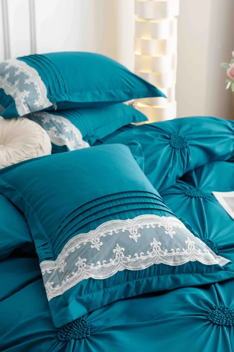 Lenjerie de Pat Dublu din Finet 6 pcs - Inimi Brodate ALBASTRU 805