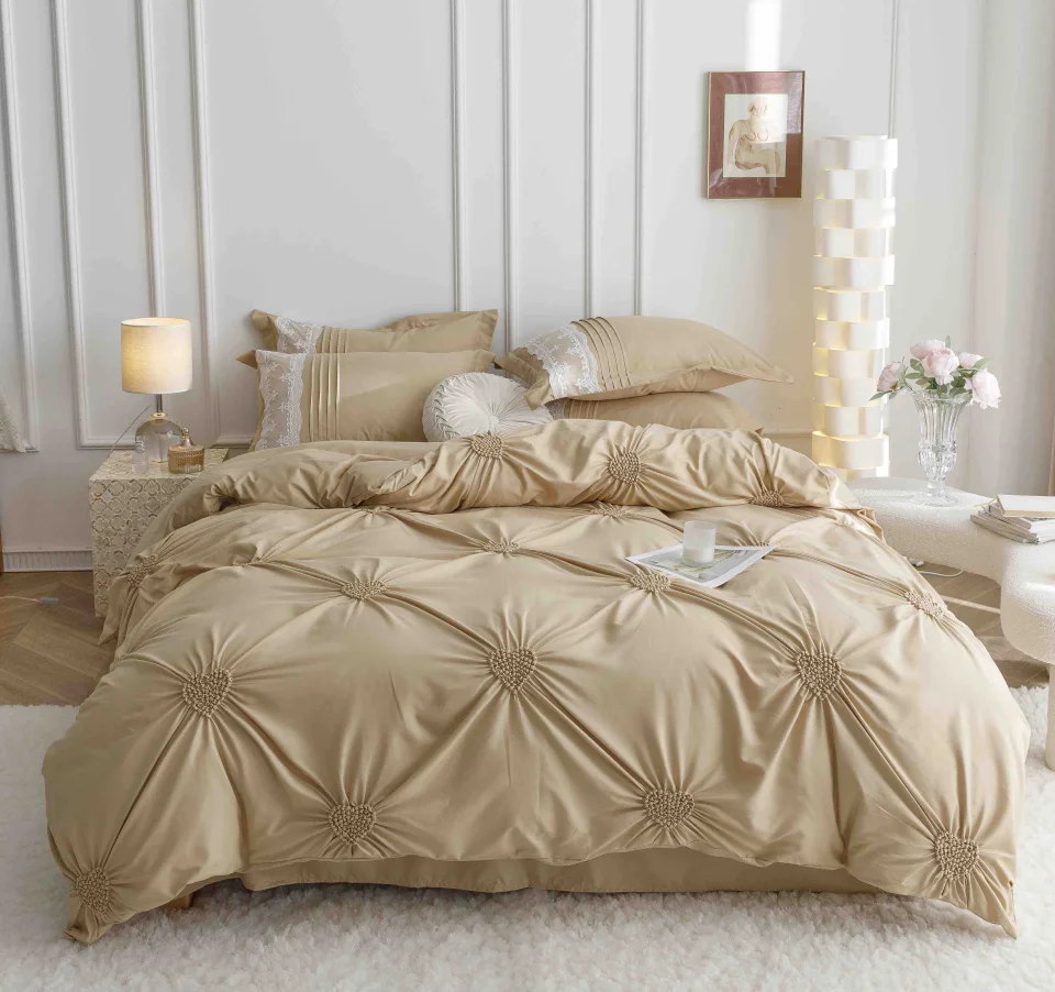Lenjerie de Pat Dublu din Finet 6 pcs - Inimi Brodate BEIGE