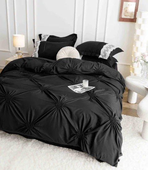 Lenjerie de Pat Dublu din Finet 6 pcs - Inimi Brodate NEGRU 810