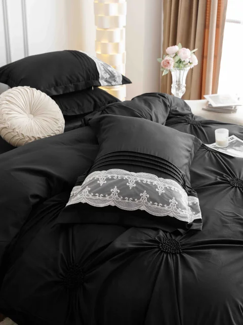 Lenjerie de Pat Dublu din Finet 6 pcs - Inimi Brodate NEGRU 810
