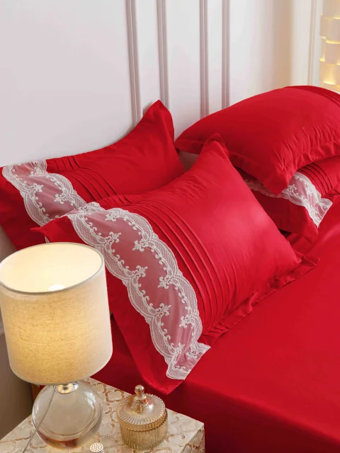 Lenjerie de Pat Dublu din Finet 6 pcs - Inimi Brodate ROSU 801