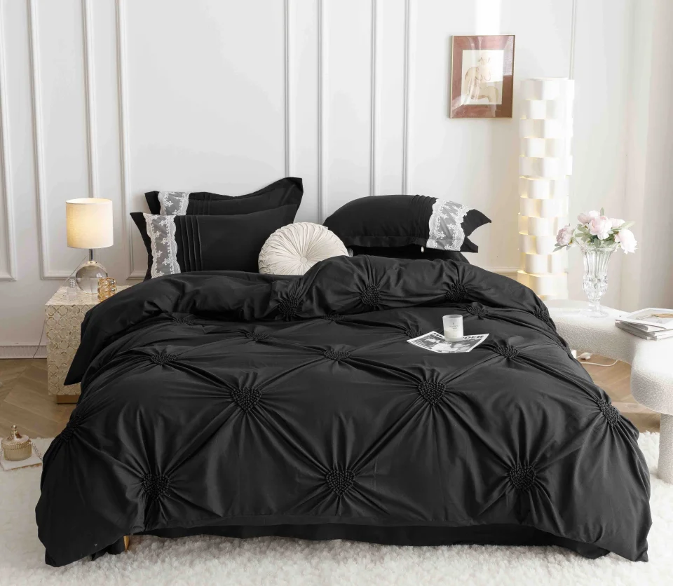 Lenjerie de Pat Dublu din Finet 6 pcs - Inimi Brodate NEGRU 810