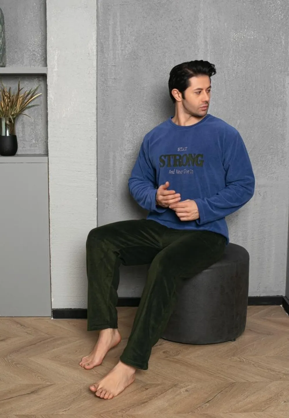 Pijama bărbați pentru sezonul rece albastru & verde închis „STAY STRONG And Never Give Up” – material polar