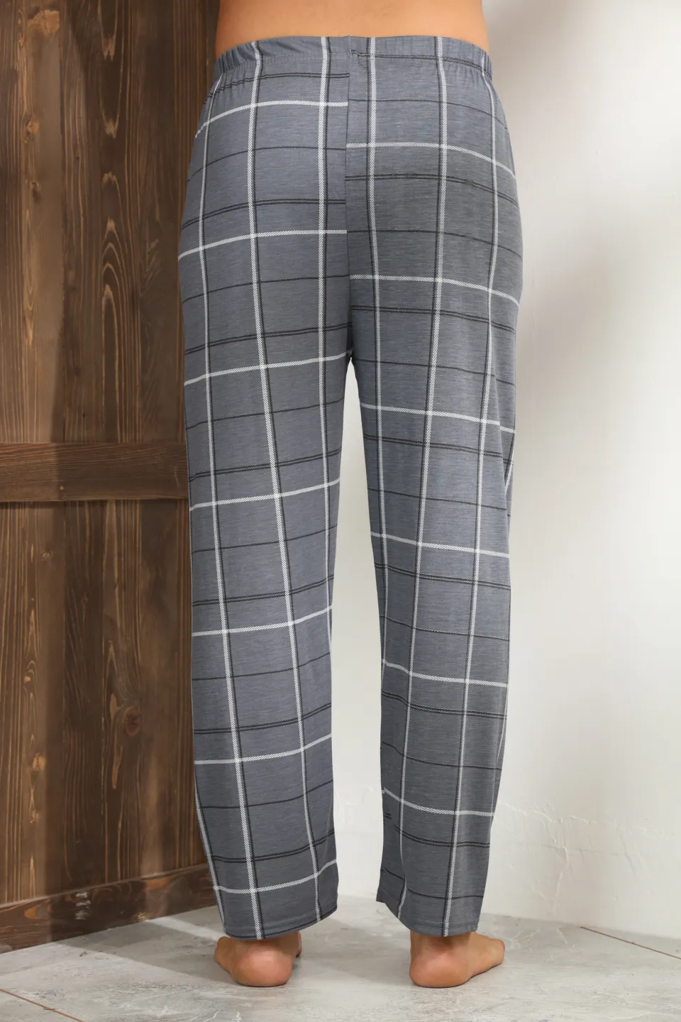 Pantaloni pijama bărbați gri închis cu model în carouri – croială lejeră