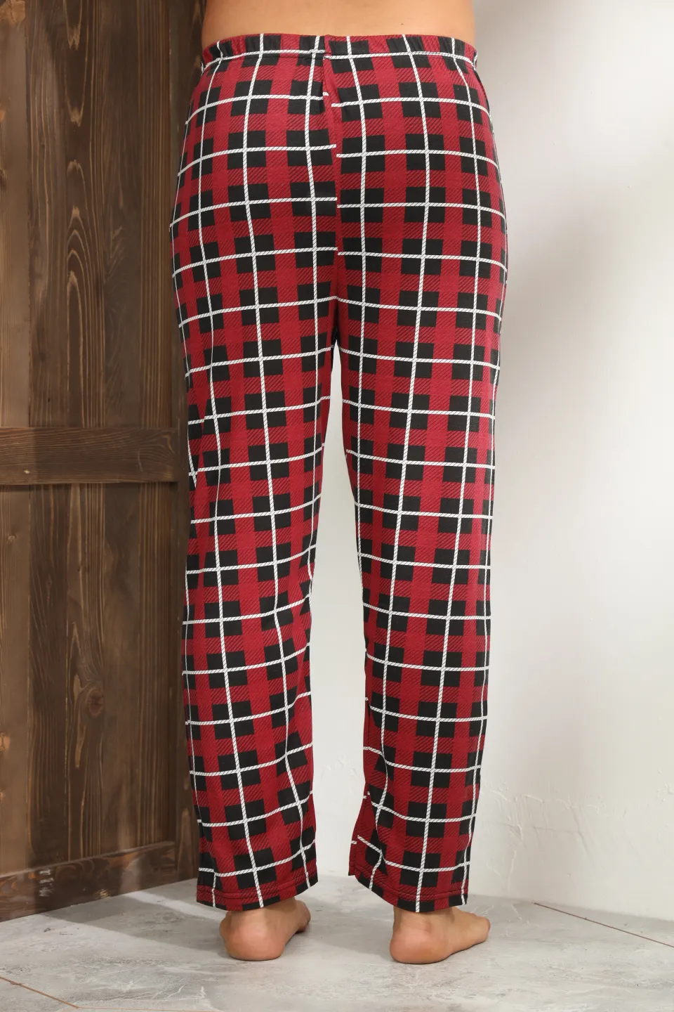 Pantaloni pijama bărbați negri cu carouri roșii și linii albe – croială lejeră