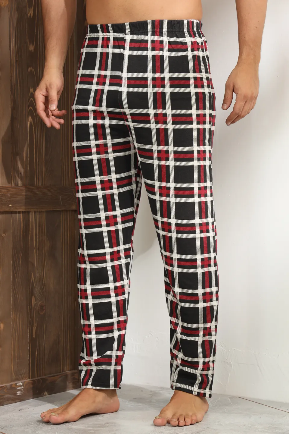 Pantaloni pijama bărbați negri cu carouri roșii și albe – croială lejeră