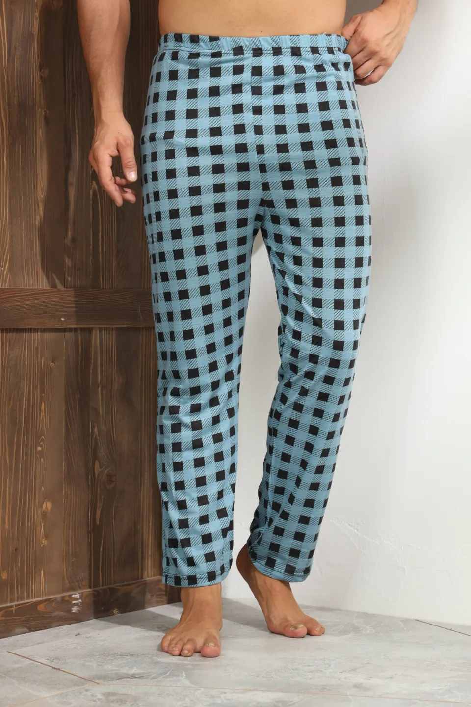 Pantaloni pijama bărbați, albaștri cu pătrățele negre, croială lejeră