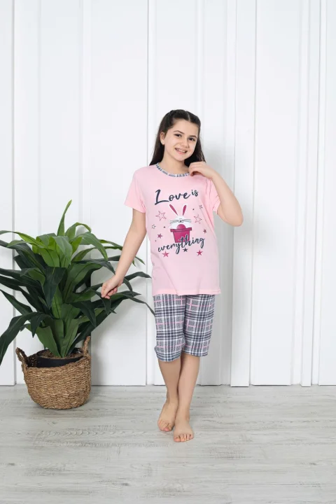Pijama fetițe cu mânecă scurtă și pantalon 3/4, imprimeu Love Is Everything, roz deschis