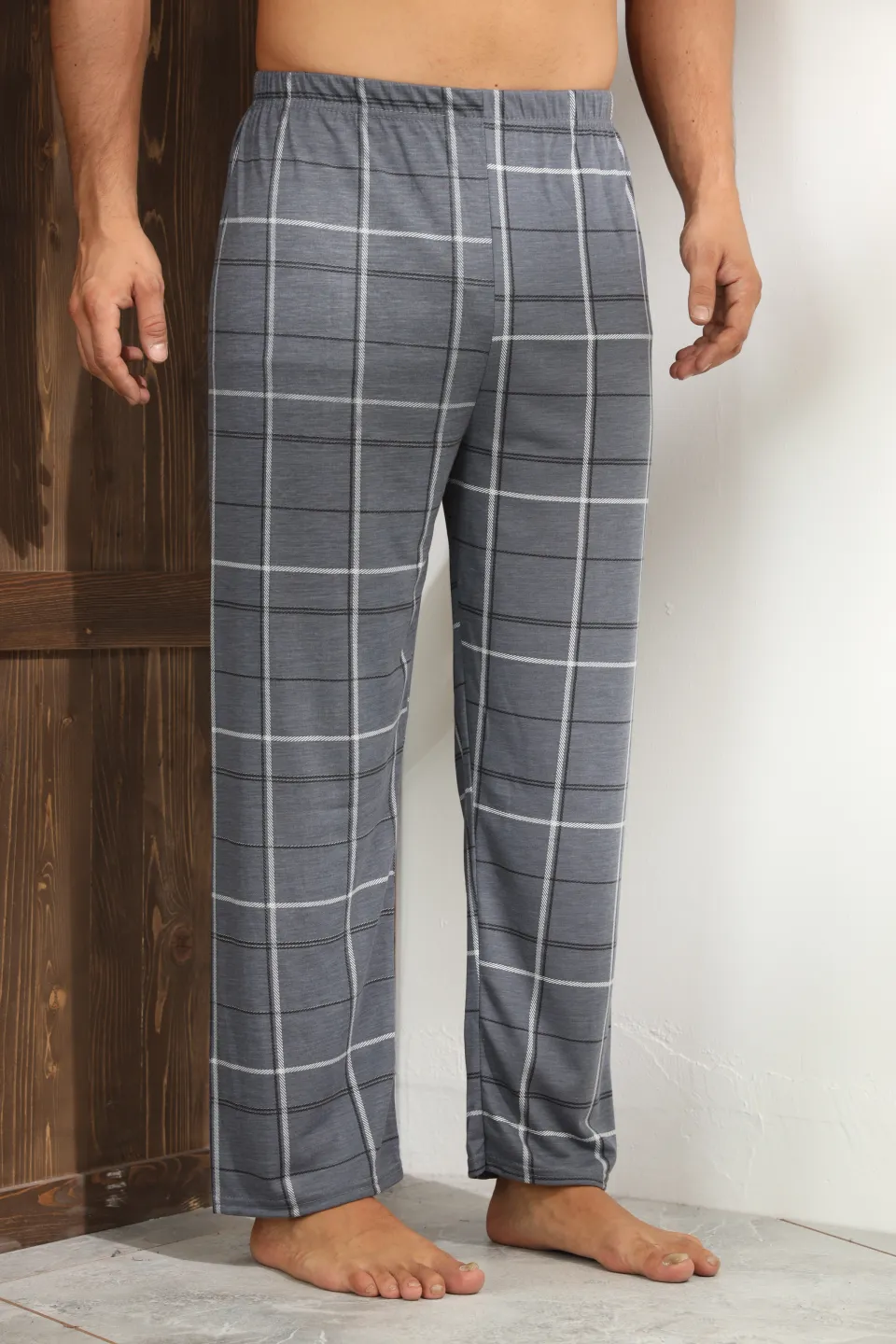 Pantaloni pijama bărbați gri închis cu model în carouri – croială lejeră