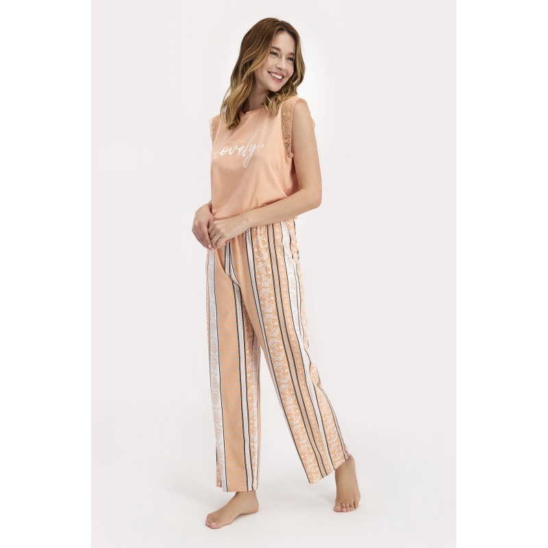 Pijama damă cu maiou cu dantelă și decolteu rotund, pantaloni lungi cu dungi, culoare somon