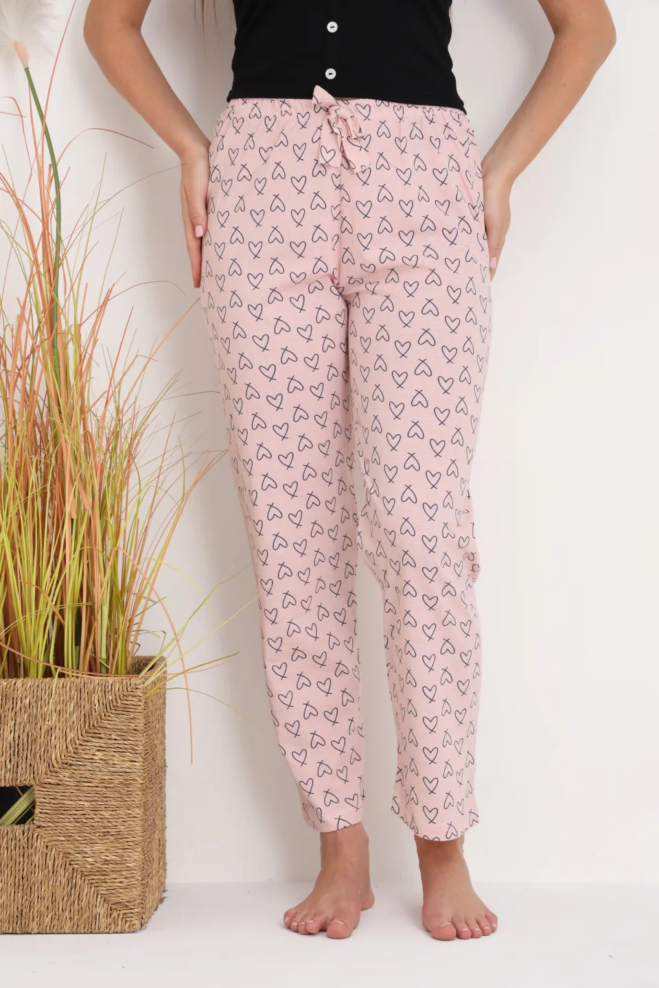 Pantaloni de pijama damă roz piersică cu inimioare, croială lejeră