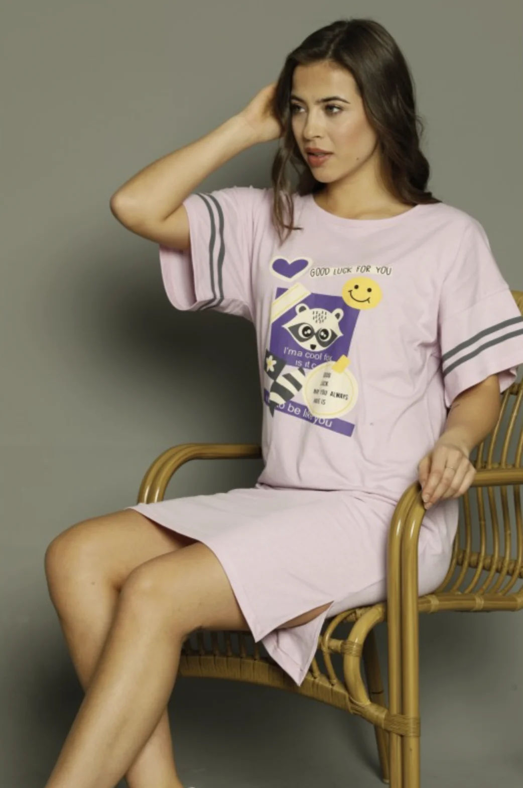 Rochie casual damă cu mânecă scurtă, până la genunchi, imprimeu Good Luck, mov