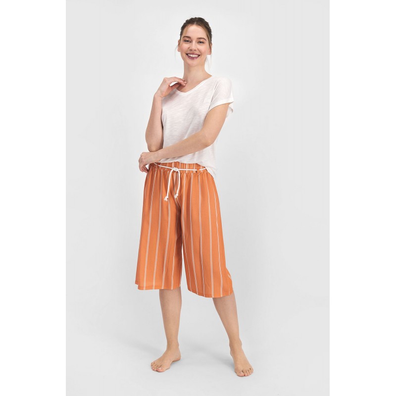 Pijama dama cu maneca scurta si pantalon 3/4, imprimeu dungi