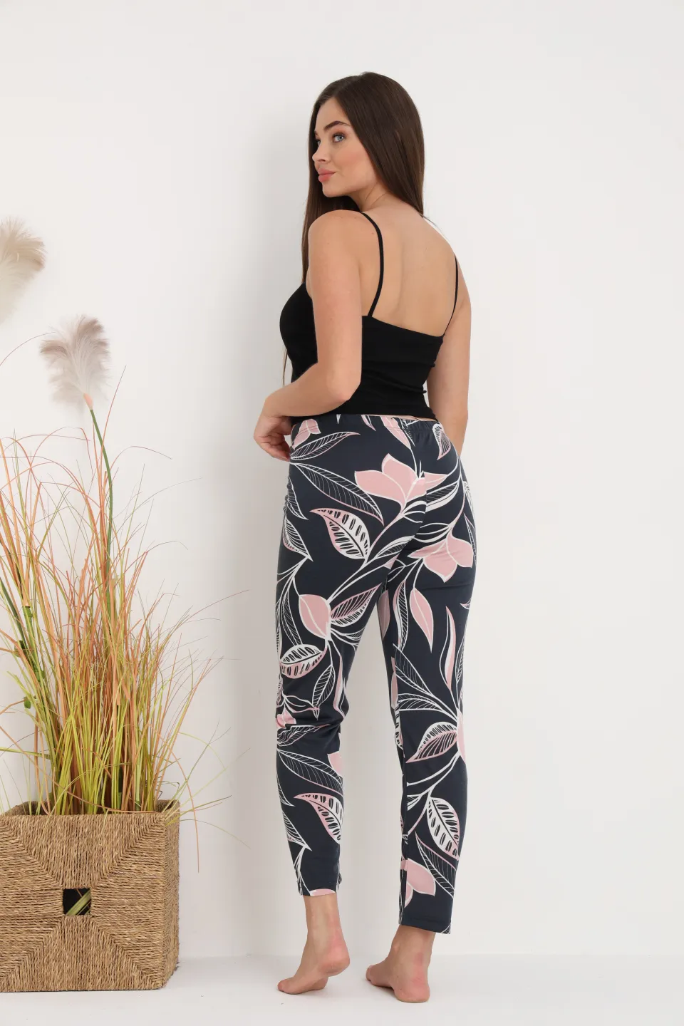 Pantaloni de pijama damă negri cu flori roz