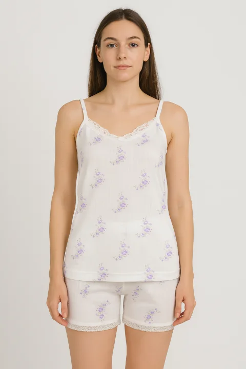 Pijama damă maiou și short – bretele subțiri, dantelă delicată, croială lejeră, imprimeu cu flori mov