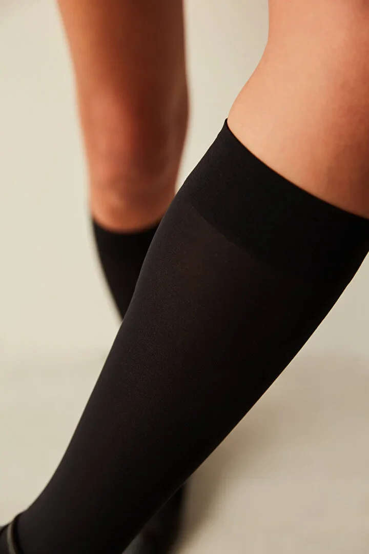 Sosetă Penti Micro 40 – Până la Genunchi, Opac Mat, Negru