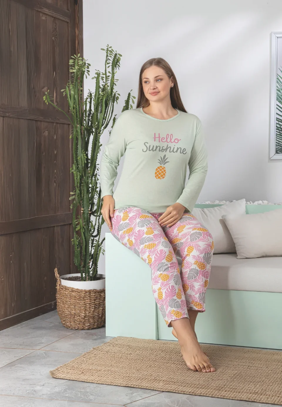 Pijama damă Big Size cu mânecă lungă și pantaloni lungi, bluza verde și pantaloni roz, imprimeu cu ananas