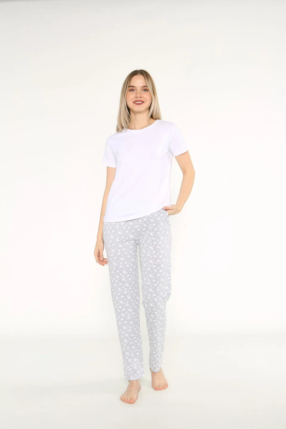 Pijama damă Arnetta alb-gri cu imprimeu floral