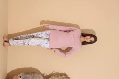 Pijama damă roz pal, bluză „You Tight Forever” și pantaloni cu imprimeu floral – 100% bumbac