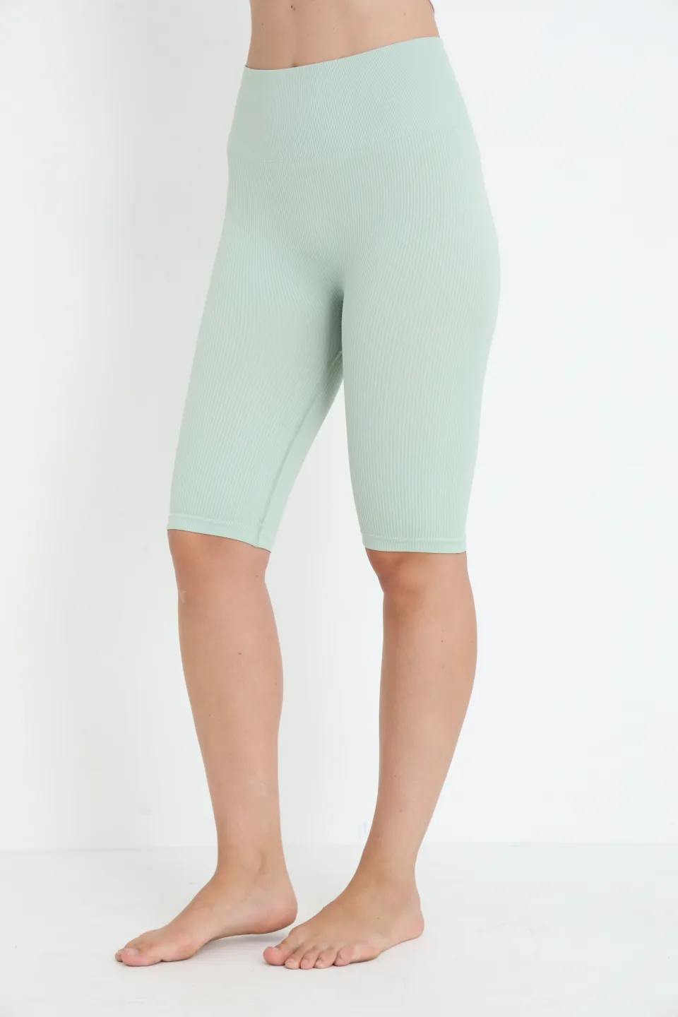 Colanți scurți raiati verde deschis cu talie înaltă