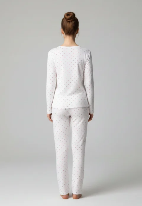 Pijama damă albă cu punctulețe roz, bluză cu mânecă lungă și fundiță