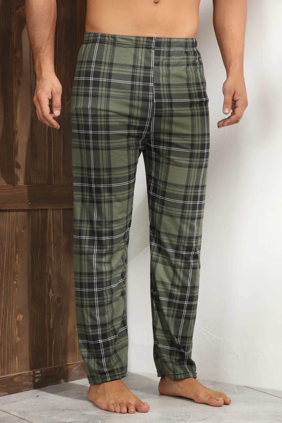 Pantaloni pijama bărbați verde închis cu carouri negre și linii albe – croială lejeră