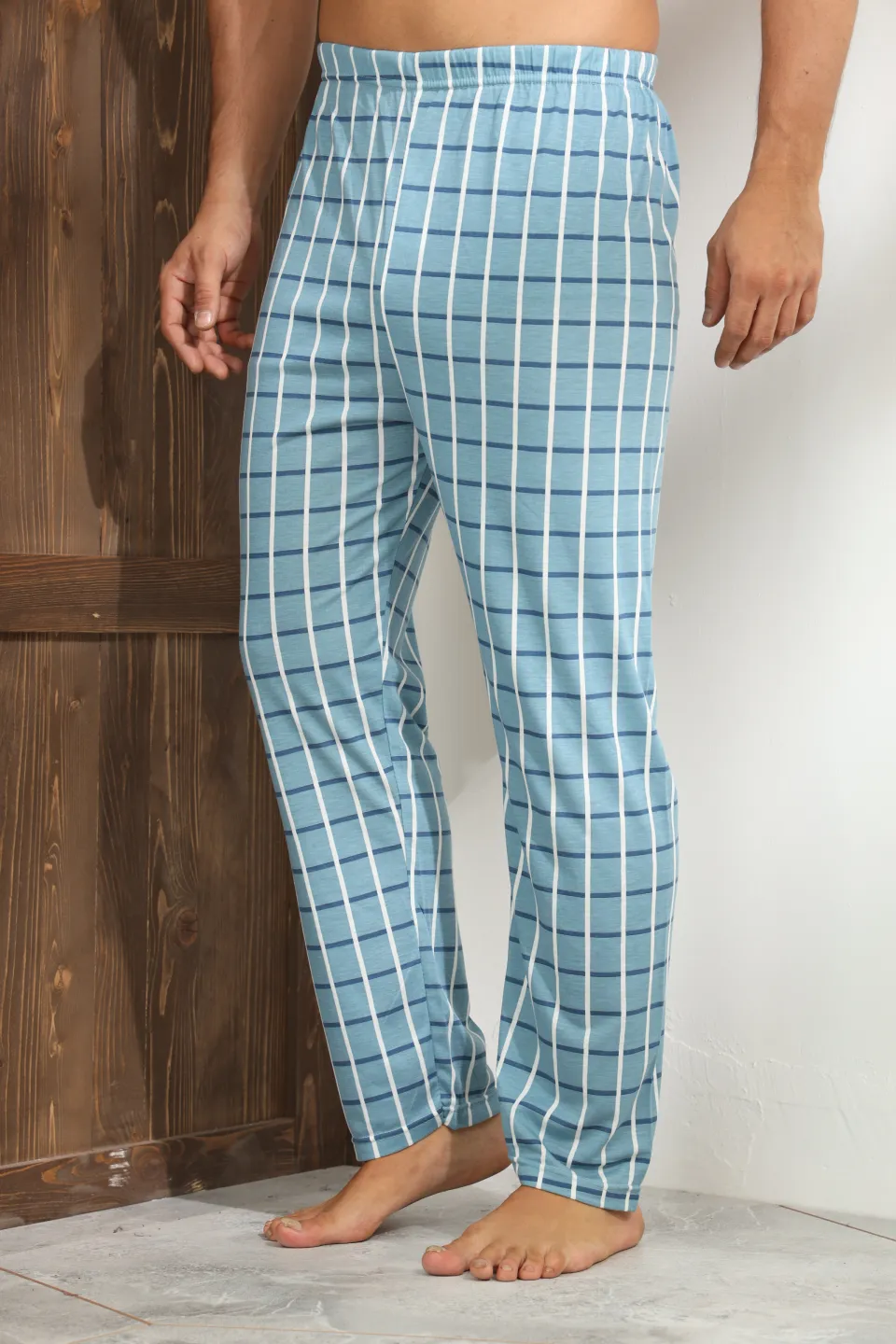 Pantaloni pijama bărbați albastru deschis cu carouri alb-albastru închis – croială lejeră