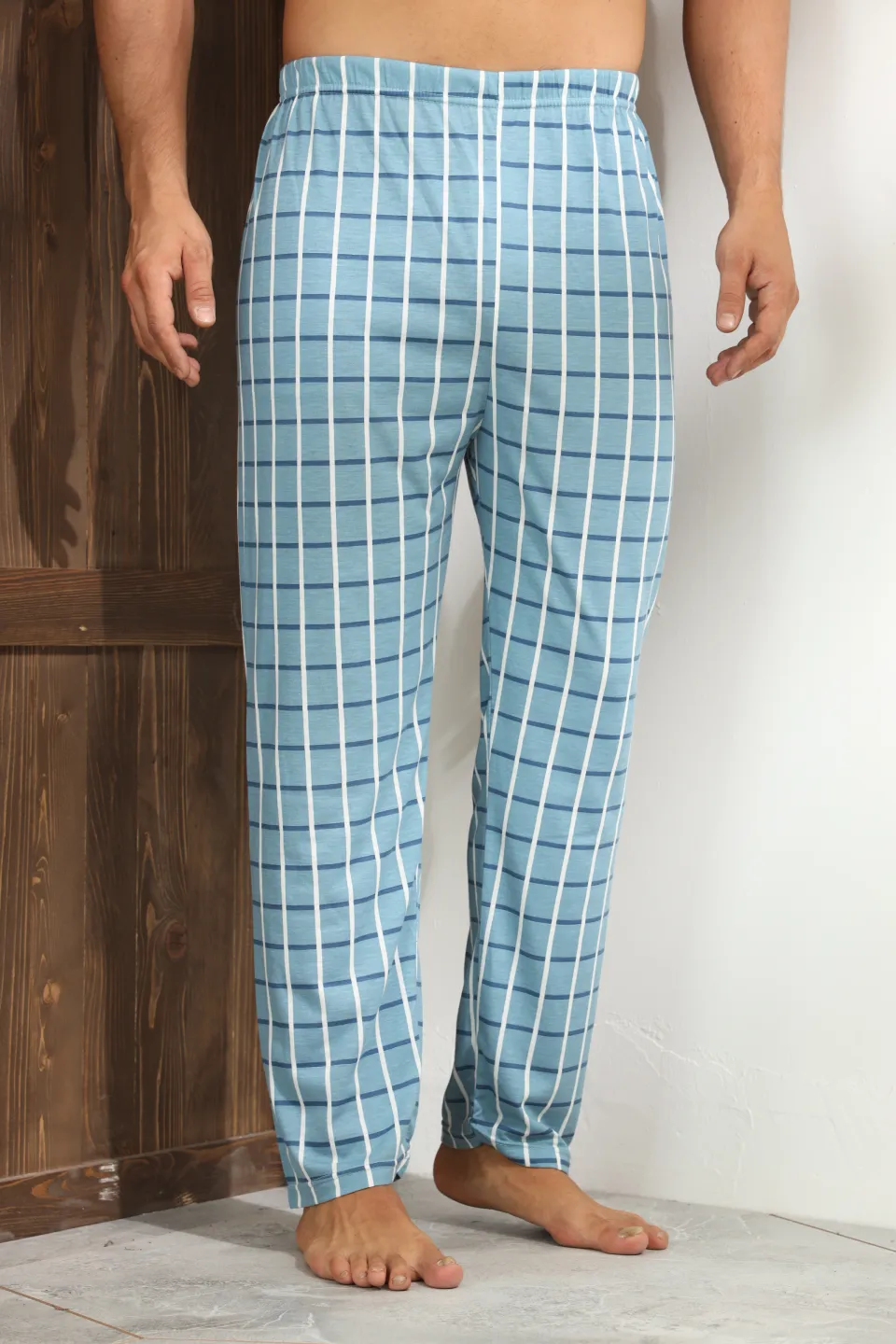 Pantaloni pijama bărbați albastru deschis cu carouri alb-albastru închis – croială lejeră