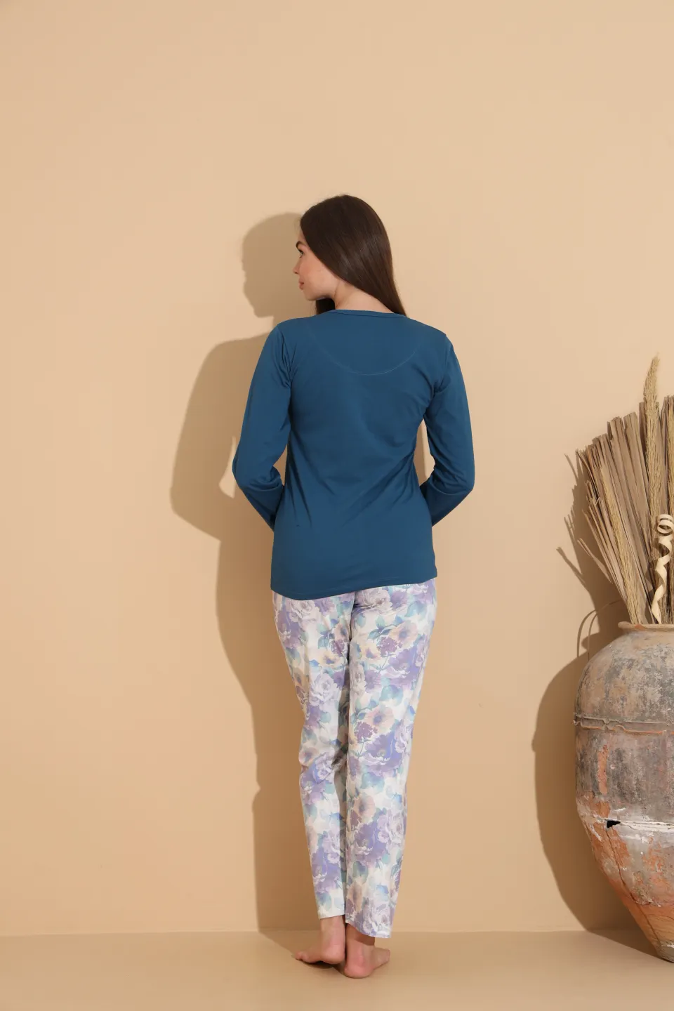 Pijama damă bleumarin, bluză „Love” și pantaloni cu imprimeu floral – 100% bumbac