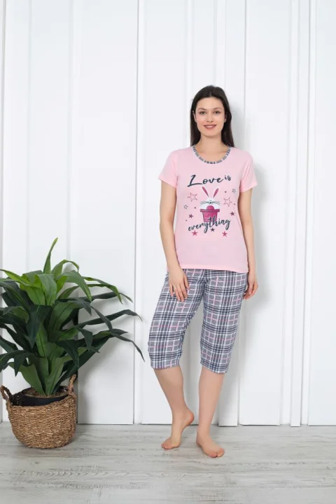Pijama dama din bumbac, imprimeu ,,Love Is Everything'', maneca scurta si pantaloni 3/4, roz deschis