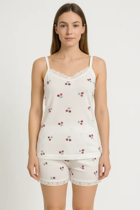 Pijama damă maiou și short – bretele subțiri, dantelă delicată, croială lejeră, imprimeu cu cirese