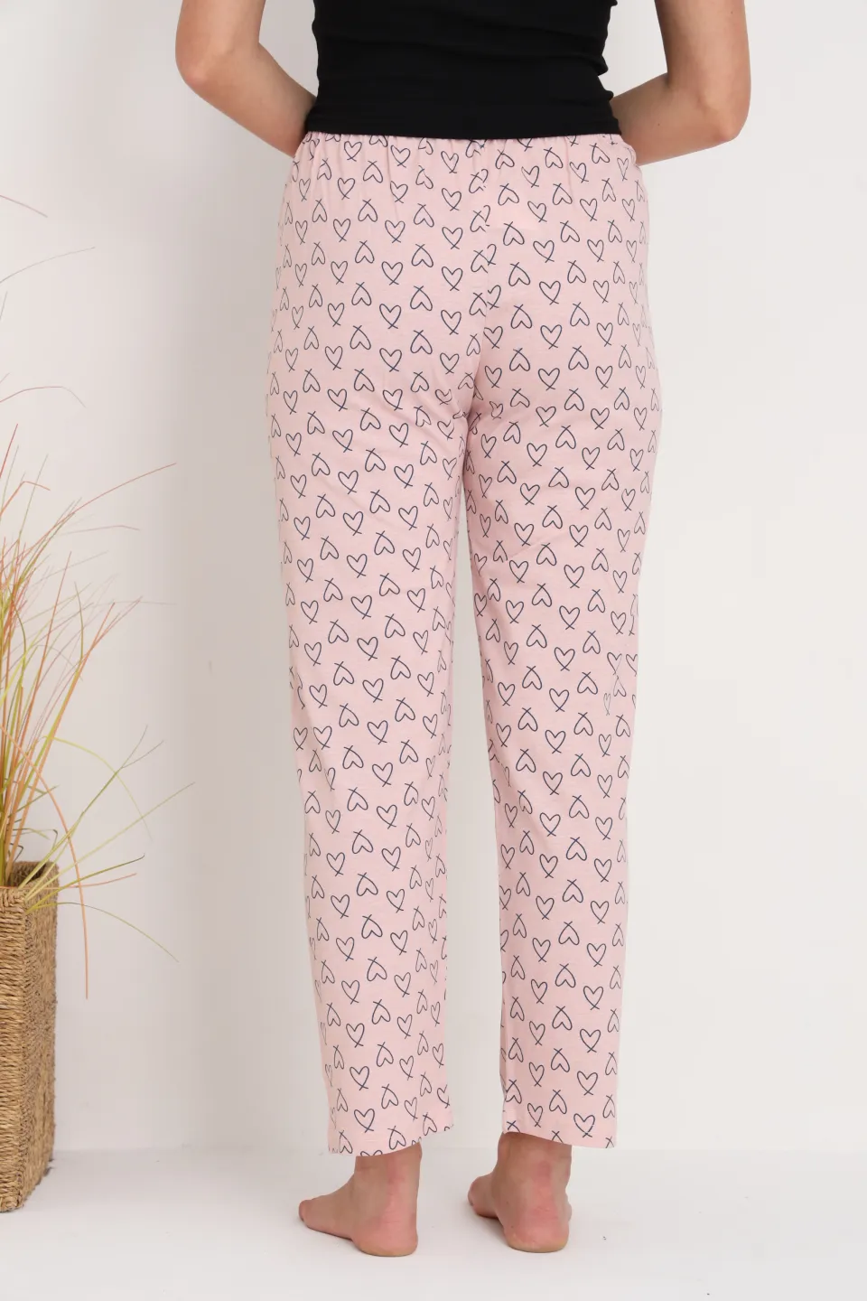 Pantaloni de pijama damă roz piersică cu inimioare, croială lejeră