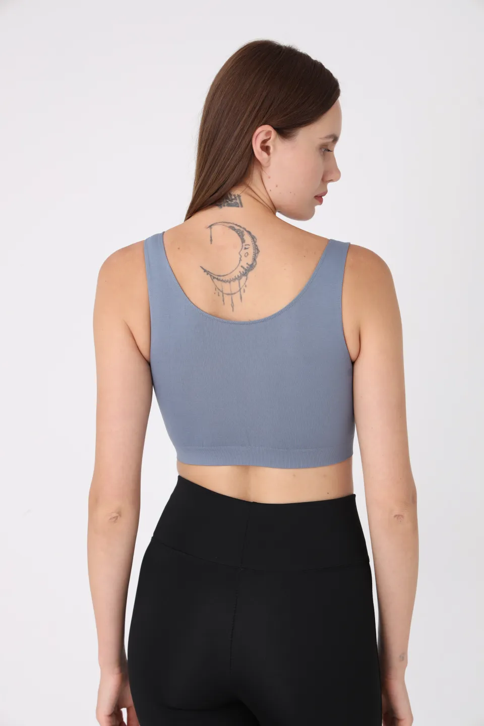 Bustieră lejeră gri cu bretele late – fără push-up